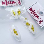 Handmade Acrylic Flowers D25