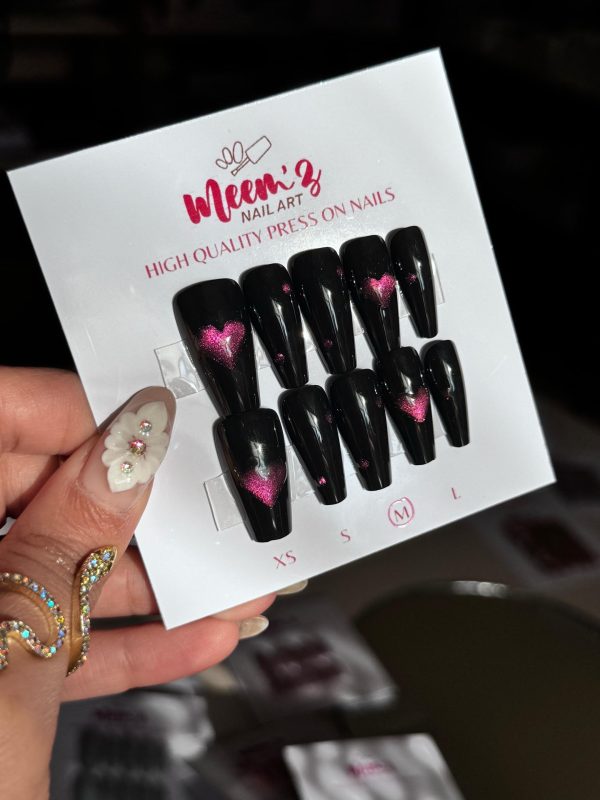 Meemz Press On Nails - Black with cat eye hearts