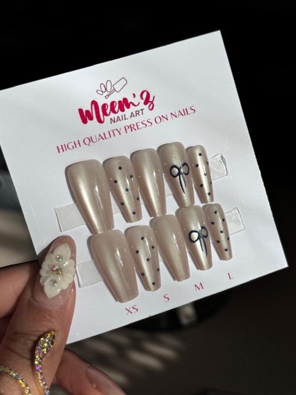 Meemz Press on nails- Nude cat eye with bows