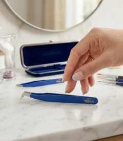 Meem’z angled lash extension tweezer for classic lash application and inner corners in Pakistan Meem'z angled lash extension tweezer for classic lash application and inner corners in Pakistan