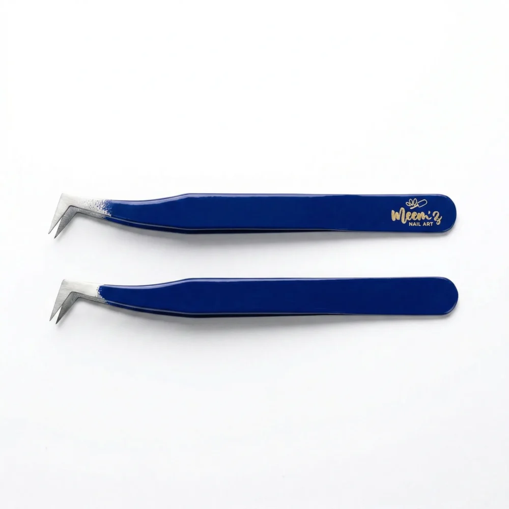 Meem'z angled lash extension tweezer for classic lash application and inner corners in Pakistan